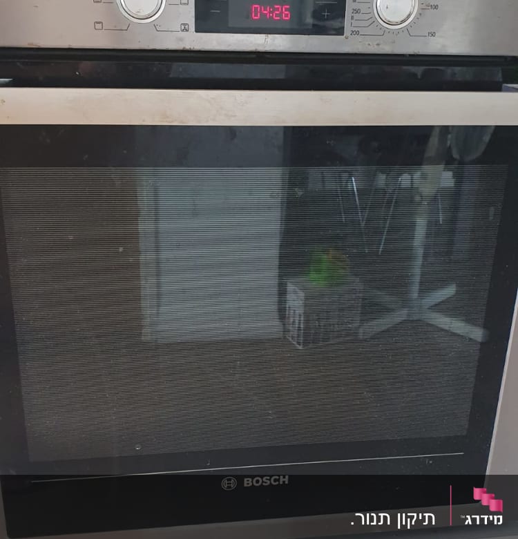 תנור אפייה עם תצוגה דיגיטלית ושעון